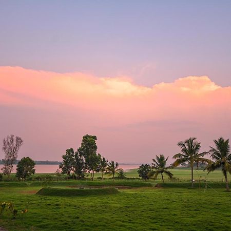 Hotel Fireflies Kabini Begūr Esterno foto