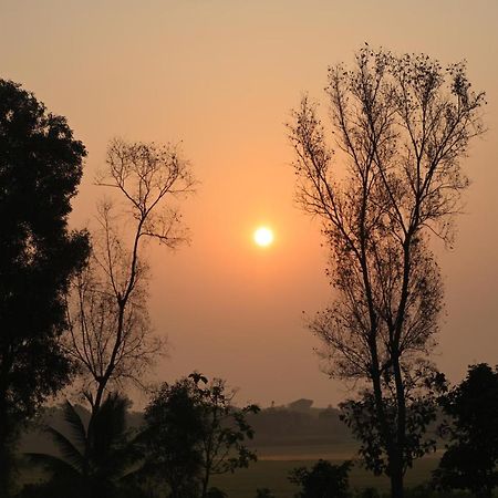 Hotel Fireflies Kabini Begūr Esterno foto