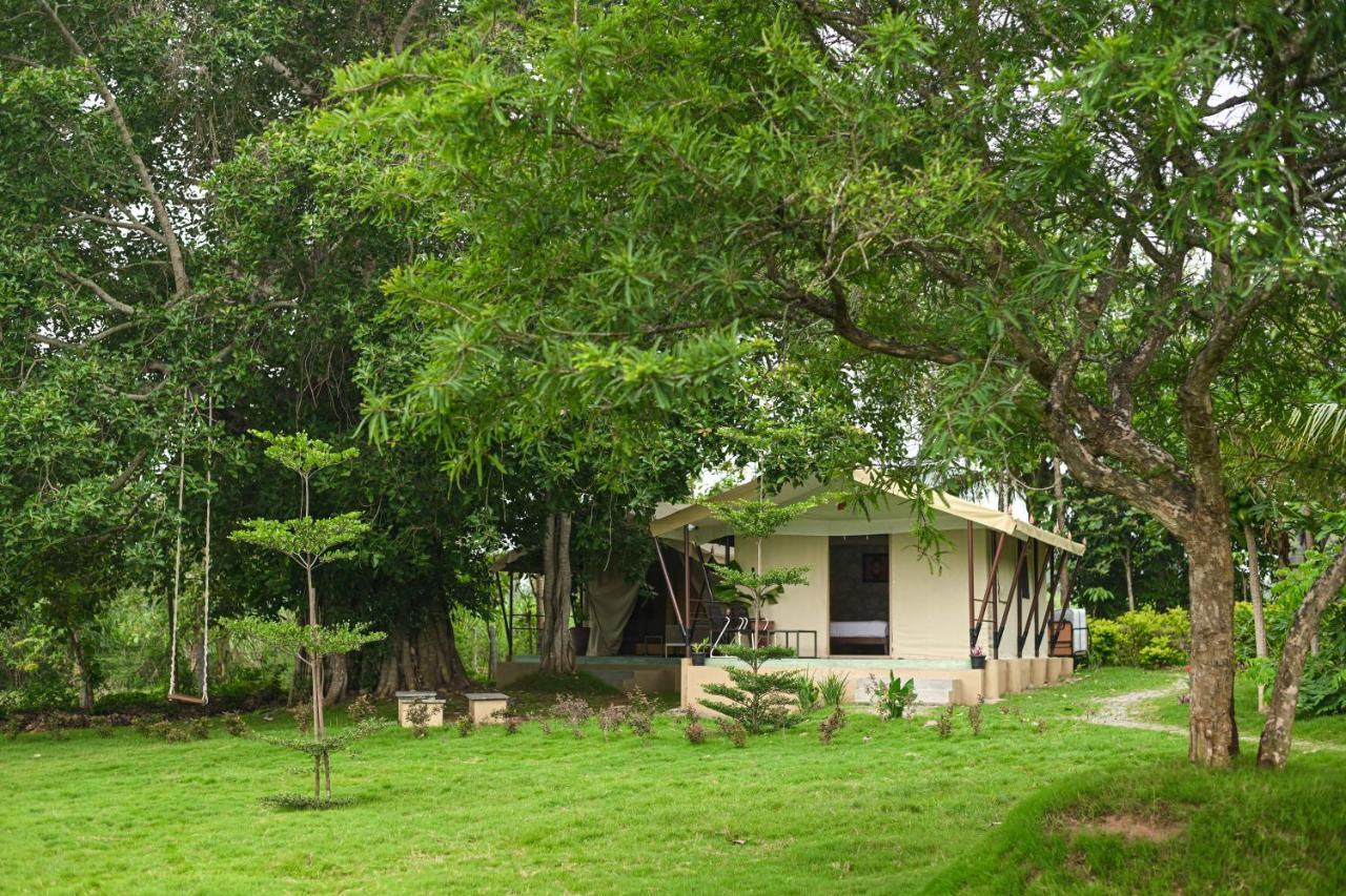 Hotel Fireflies Kabini Begūr Esterno foto