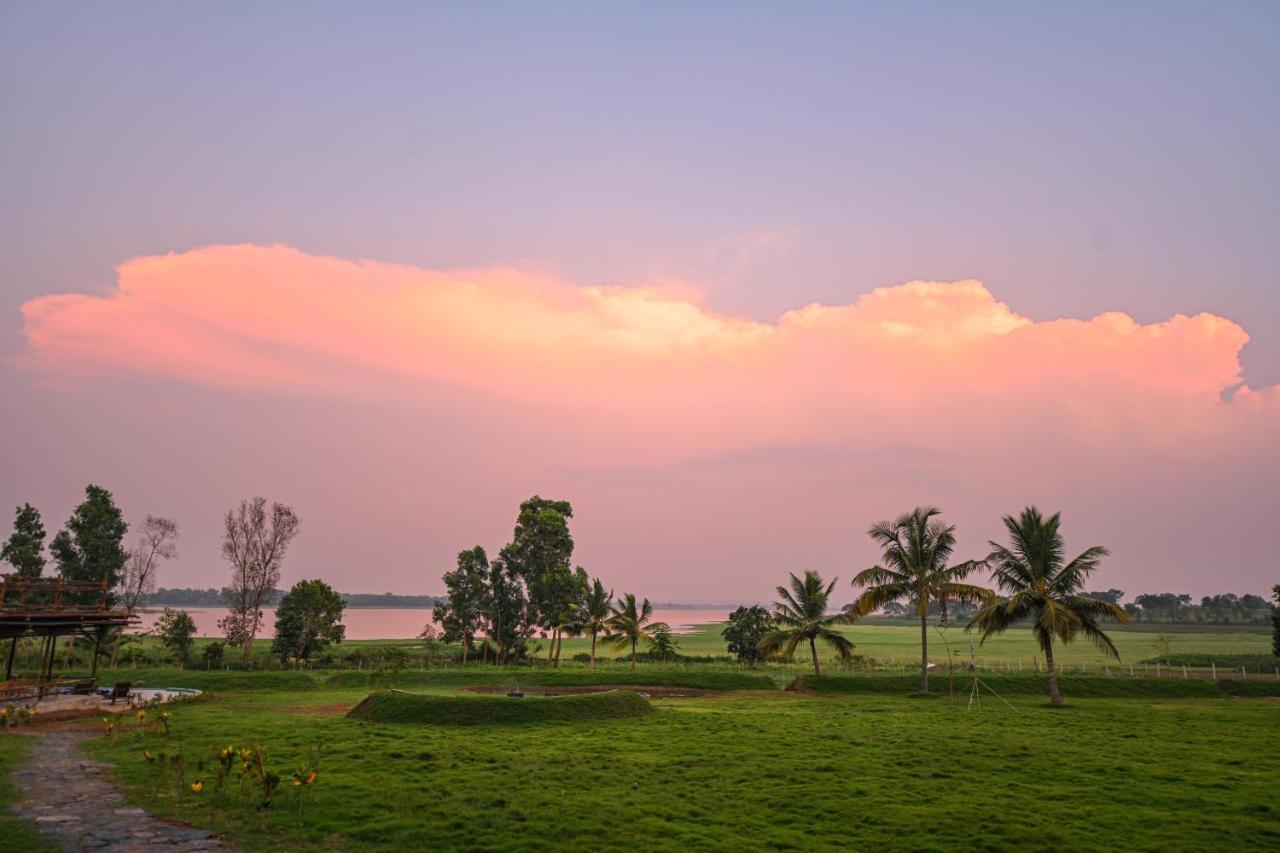 Hotel Fireflies Kabini Begūr Esterno foto