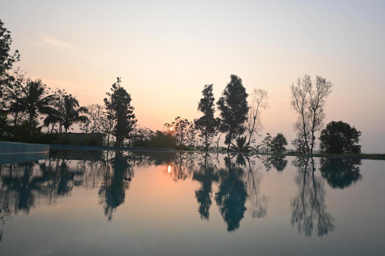 Hotel Fireflies Kabini Begūr Esterno foto